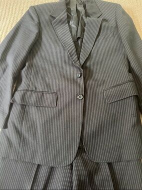 IC COLLECTION Men's Black Pinstripe Two-Button Suit Jacket